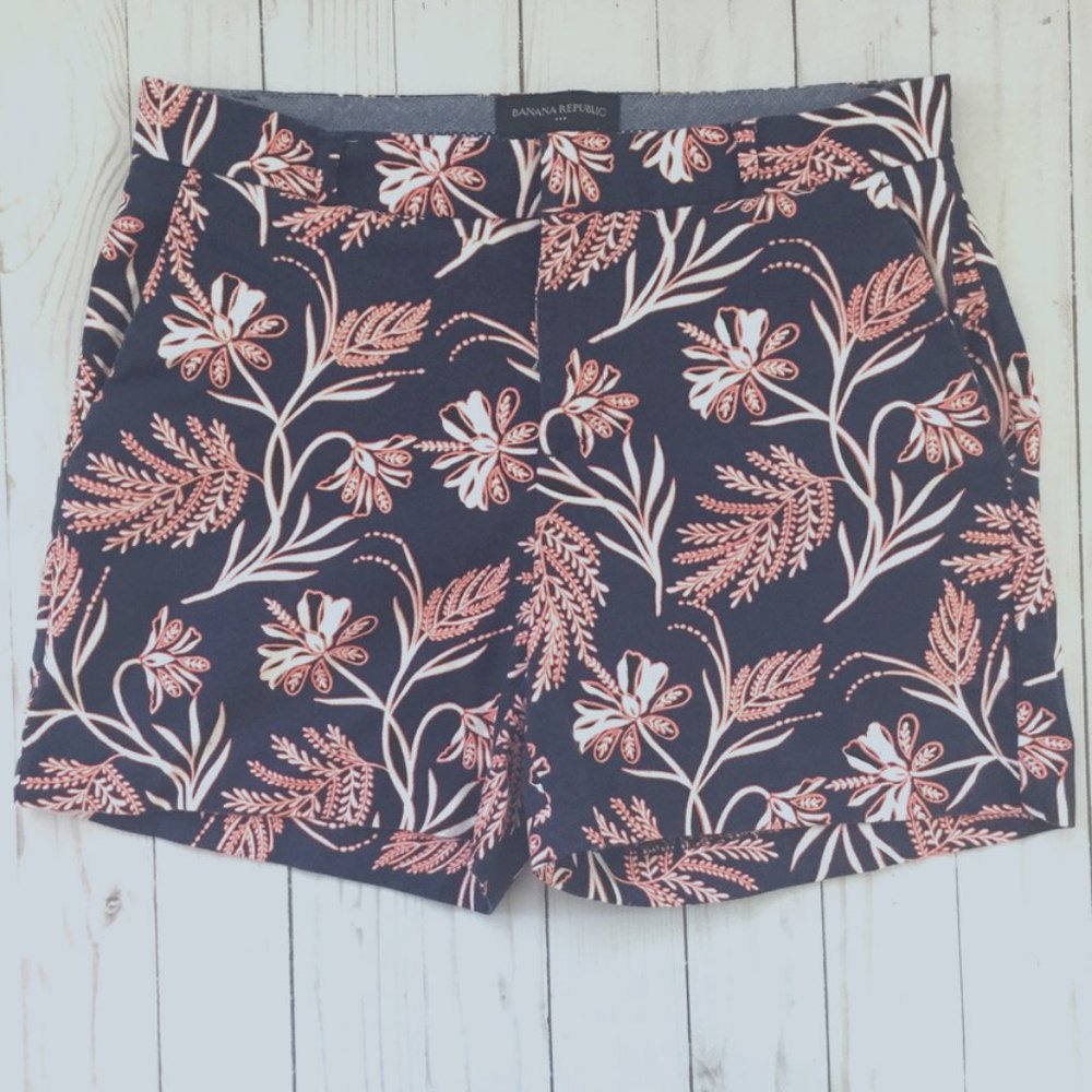 Banana Republic Floral Mid Rise Shorts Size 0